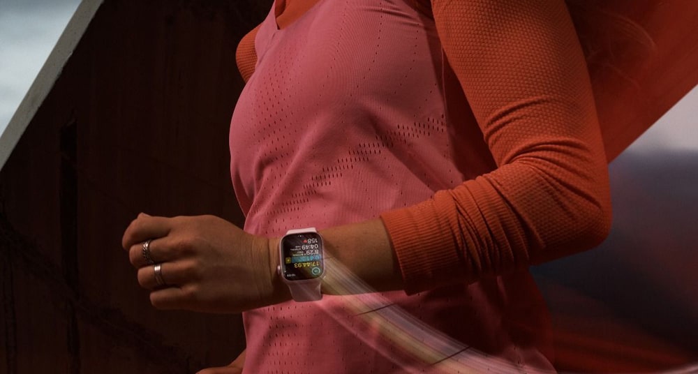 hodinky apple watch na dámské ruce